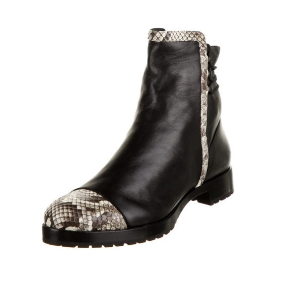 Happy Poshing Girl Boss! - Picture 9 of 11